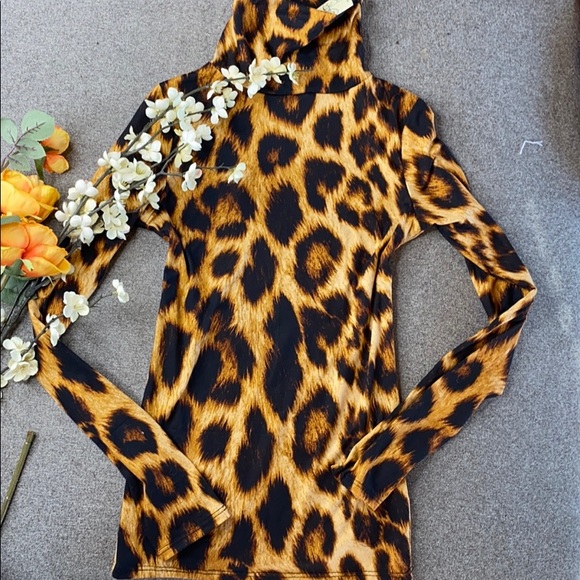 Leopard Turtleneck - Picture 5 of 5
